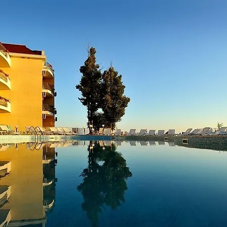 Helios فندق