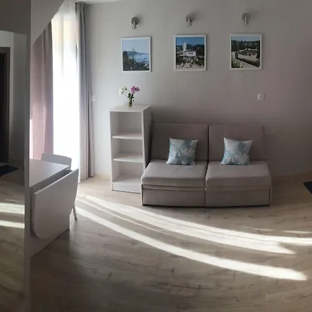 Helios فندق بالشيك